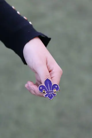 جوزة الزنبقة الكشفية مفرغة